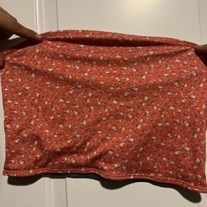 i’m selling a flowery crop top. grey on the inside pink on the outside.
